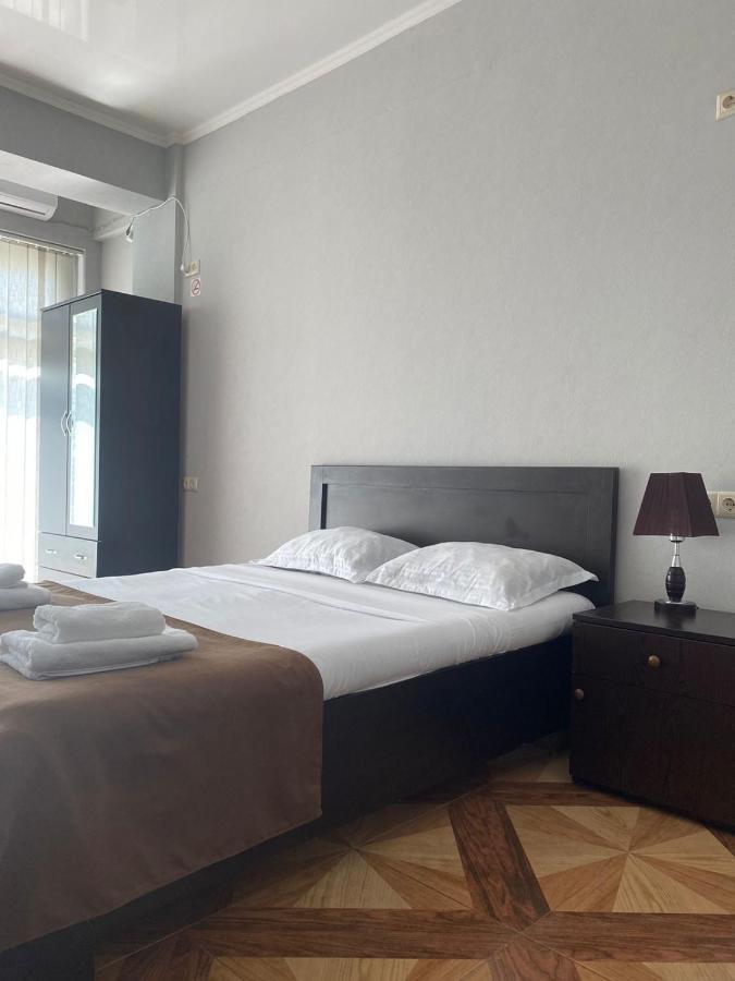 Hotel Saburtalo Roni Tbilissi Extérieur photo