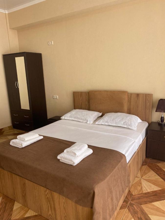 Hotel Saburtalo Roni Tbilissi Extérieur photo