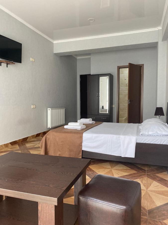 Hotel Saburtalo Roni Tbilissi Extérieur photo