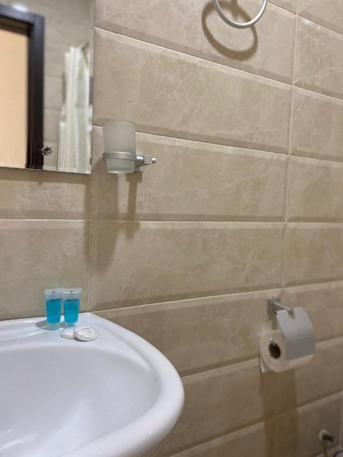 Hotel Saburtalo Roni Tbilissi Extérieur photo